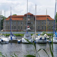 Schloss Plaue mit Segelbooten © Boettcher