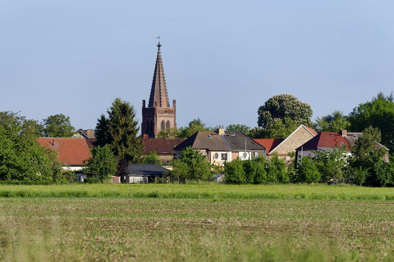 Blick auf die Wuster Kirche © Boettcher