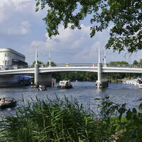 Jahrtausendbrücke mit Motorbooten in Brandenburg an der Havel © Boettcher