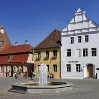 Altstädtischer Markt mit Fouque Bibliothek © Boettcher