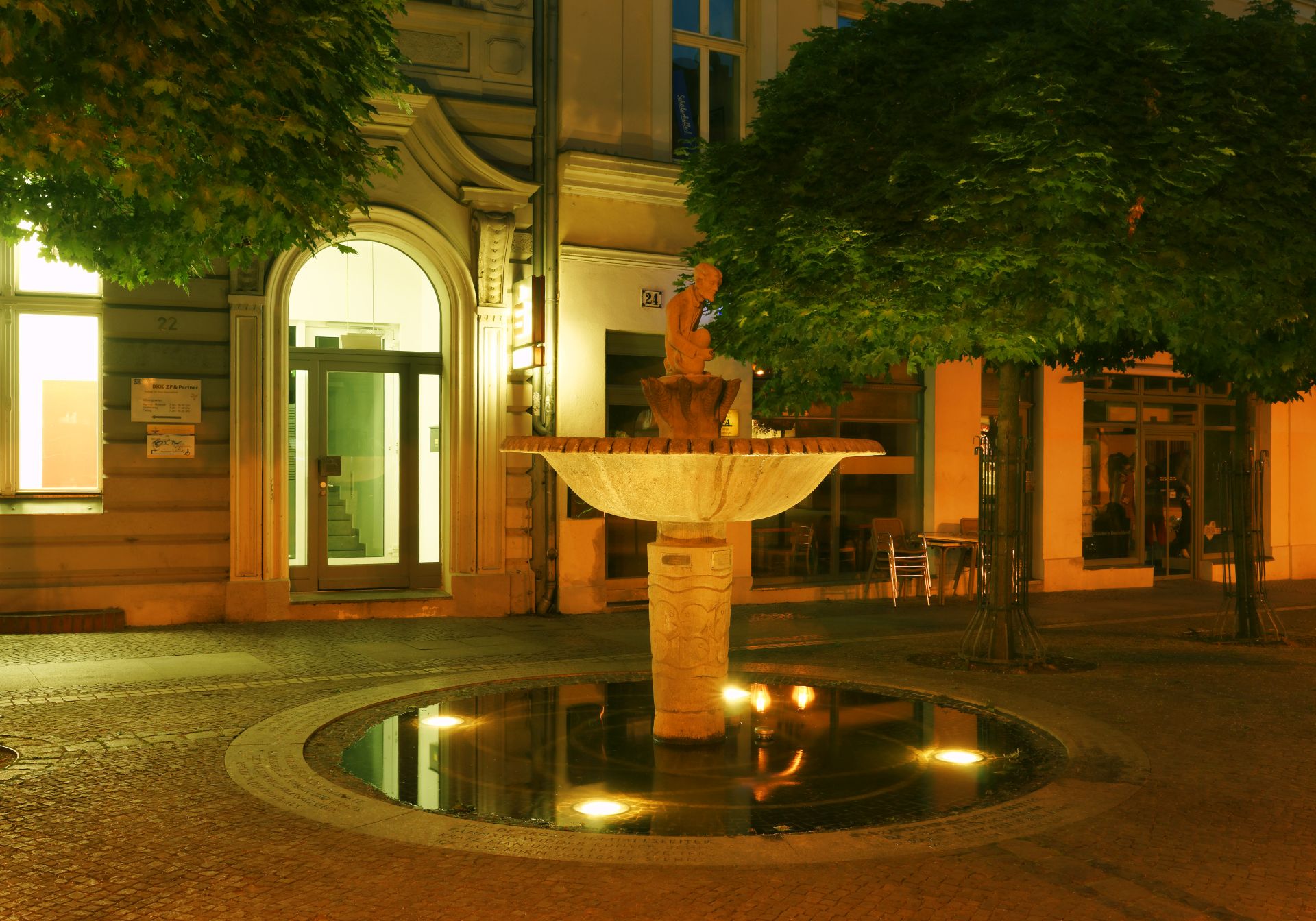 Bollmannbrunnen am Abend in Brandenburg an der Havel © Boettcher